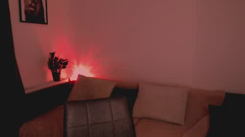 Mia online show from 07-28-26, 04:39