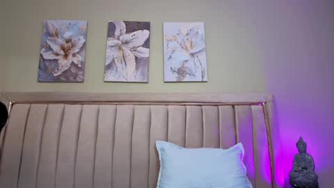 Mia online show from 04-09-26, 11:37