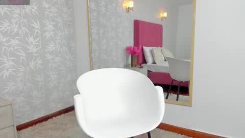 Mia online show from 06-20-26, 11:57