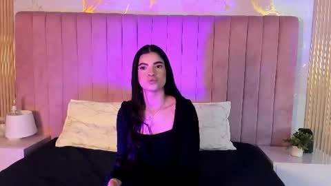 Snapshot of mia_owensl chatting on 07-11-26, 11:46 mia online show from 07-11-26, 11:46