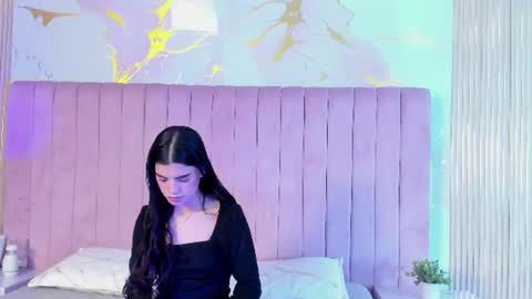 Snapshot of mia_owensl chatting on 07-17-26, 12:01 mia online show from 07-17-26, 12:01
