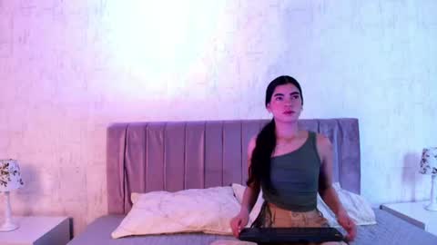Snapshot of mia_owensl chatting on 07-24-26, 12:03 mia online show from 07-24-26, 12:03