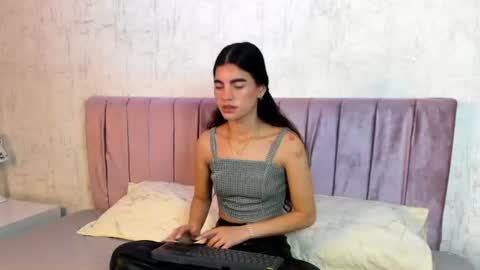 Snapshot of mia_owensl chatting on 07-25-26, 11:52 mia online show from 07-25-26, 11:52
