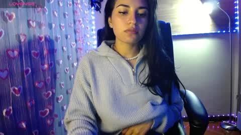 Snapshot of mia_petitebaby chatting on 02-03-25, 10:11 Ma online show from 02-03-25, 10:11