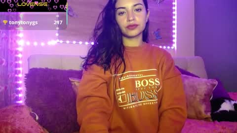 Snapshot of mia_petitebaby chatting on 03-09-25, 02:18 Ma online show from 03-09-25, 02:18