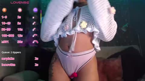 Snapshot of mia_petitebaby chatting on 09-19-25, 03:30 Ma online show from 09-19-25, 03:30