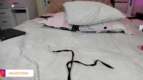 mia_peyton1 online show from 12-19-25, 08:38