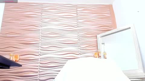 Snapshot of mia_pineda chatting on 01-22-25, 12:48 Mariana online show from 01-22-25, 12:48