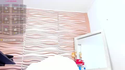 Snapshot of mia_pineda chatting on 03-09-25, 11:36 Mariana online show from 03-09-25, 11:36