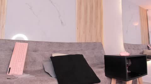 Snapshot of mia_ravenn chatting on 12-10-24, 12:50 Mia online show from 12-10-24, 12:50