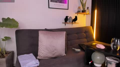 Snapshot of mia_ravenn chatting on 05-15-26, 09:55 Mia online show from 05-15-26, 09:55
