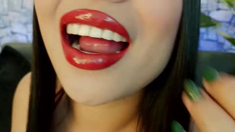 Snapshot of mia_roux1 chatting on 12-19-25, 07:43 Mia online show from 12-19-25, 07:43