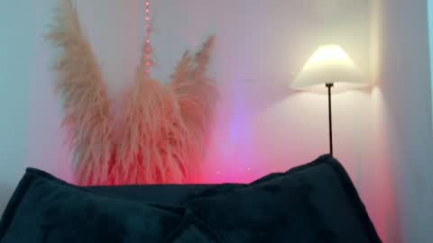 Mia online show from 04-16-26, 07:58