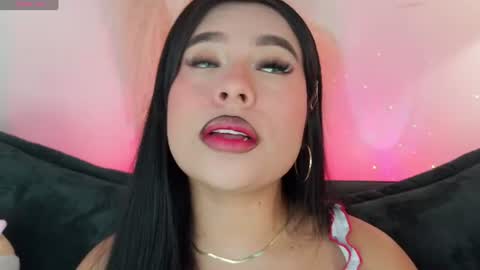 Mia online show from 07-12-26, 09:17