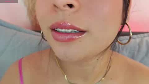 Mia online show from 07-25-26, 05:54
