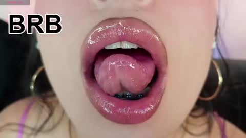 Mia online show from 07-27-26, 11:45