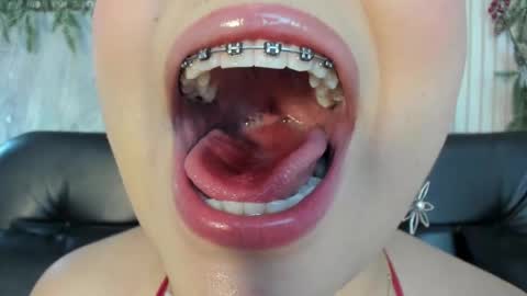 Mia Roux online show from 11-25-25, 04:12