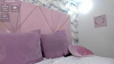 Snapshot of mia_rouxx1 chatting on 04-15-26, 04:52 Mia online show from 04-15-26, 04:52