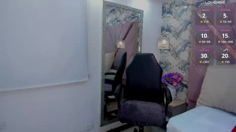 Snapshot of mia_rouxx1 chatting on 05-29-26, 06:22 Mia online show from 05-29-26, 06:22