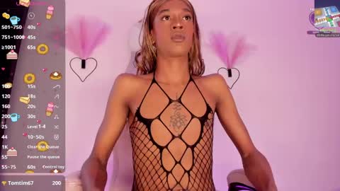 Snapshot of mia_royal chatting on 05-16-26, 12:15 mia_royal online show from 05-16-26, 12:15