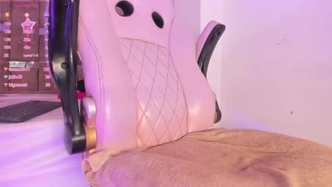 Snapshot of mia_royal chatting on 06-06-26, 06:34 mia_royal online show from 06-06-26, 06:34