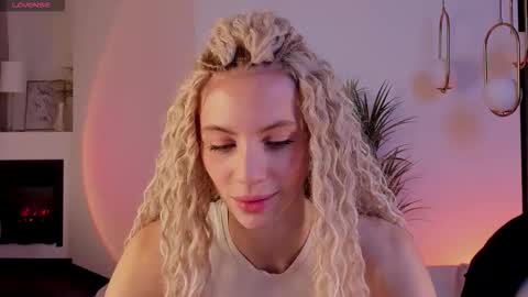 Snapshot of mia_silk chatting on 10-22-25, 06:24 Mia online show from 10-22-25, 06:24