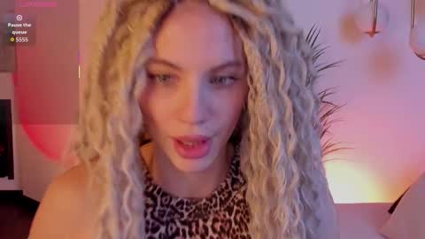 Snapshot of mia_silk chatting on 10-29-25, 06:37 Mia online show from 10-29-25, 06:37