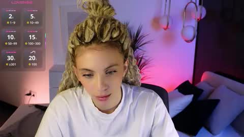 Snapshot of mia_silk chatting on 11-07-25, 06:24 Mia online show from 11-07-25, 06:24