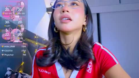 Mia online show from 12-14-25, 06:23