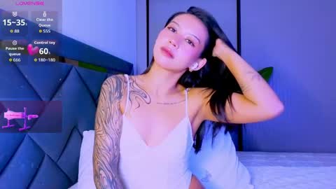 Snapshot of mia_sirenia chatting on 05-01-26, 04:44 Mia online show from 05-01-26, 04:44