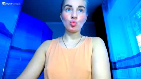 Snapshot of mia_sunnyy chatting on 12-06-24, 01:00 Mia. online show from 12-06-24, 01:00