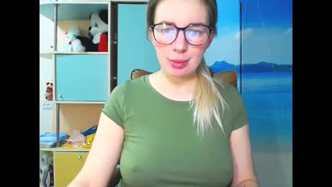 Snapshot of mia_sunnyy chatting on 11-28-25, 11:24 Mia. online show from 11-28-25, 11:24