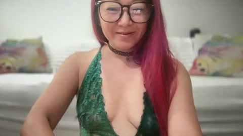 Mia online show from 09-27-25, 05:40
