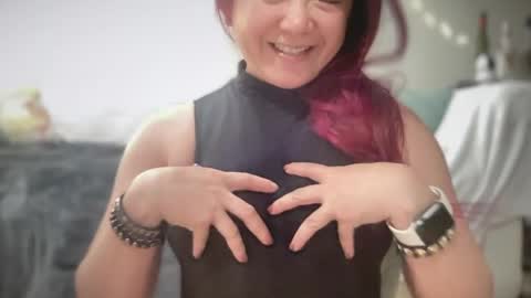 Mia online show from 04-12-26, 02:38