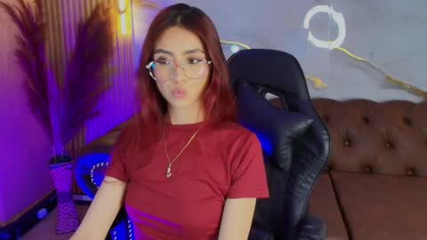 Mia online show from 10-07-25, 01:52