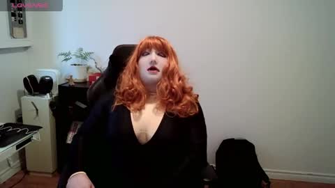 Snapshot of mia_the_doll chatting on 05-14-26, 07:31 Mia the Doll online show from 05-14-26, 07:31