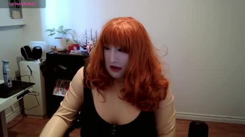 Snapshot of mia_the_doll chatting on 05-20-26, 09:21 Mia the Doll online show from 05-20-26, 09:21