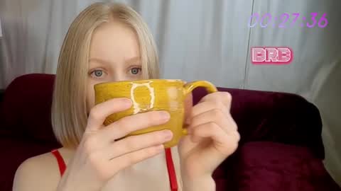 Snapshot of mia_vebes chatting on 01-01-25, 11:07 Mia online show from 01-01-25, 11:07