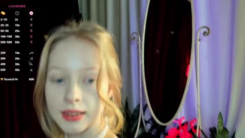 Snapshot of mia_vebes chatting on 01-11-25, 12:01 Mia online show from 01-11-25, 12:01