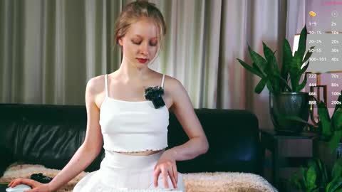 Snapshot of mia_vebes chatting on 09-19-25, 02:51 Mia online show from 09-19-25, 02:51
