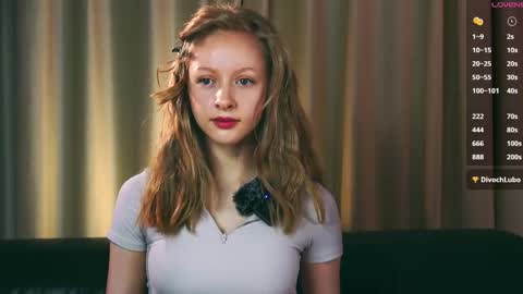 Snapshot of mia_vebes chatting on 10-19-25, 10:27 Mia online show from 10-19-25, 10:27