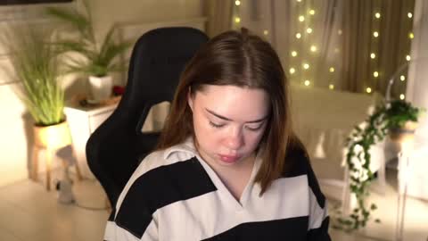 Snapshot of mia_vixen_ chatting on 01-06-25, 03:42 VixenMia online show from 01-06-25, 03:42