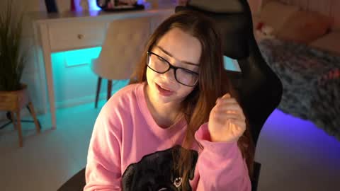 Snapshot of mia_vixen_ chatting on 02-07-25, 03:45 VixenMia online show from 02-07-25, 03:45