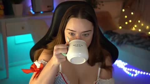 Snapshot of mia_vixen_ chatting on 02-11-25, 04:01 VixenMia online show from 02-11-25, 04:01