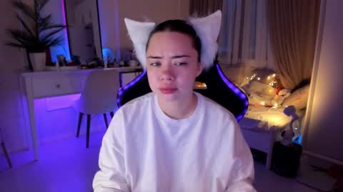 Snapshot of mia_vixen_ chatting on 02-22-25, 03:45 VixenMia online show from 02-22-25, 03:45