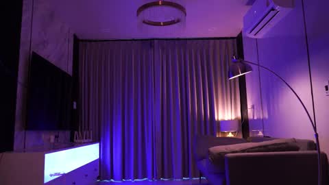 Snapshot of mia_vixen_ chatting on 10-03-25, 03:25 VixenMia online show from 10-03-25, 03:25