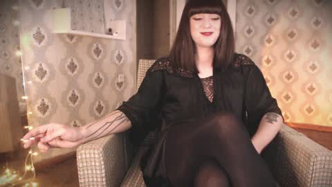 mia_wallase online show from 04-05-26, 07:55