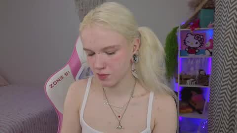 Mia online show from 04-14-26, 03:23