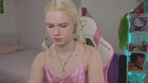 Mia online show from 04-17-26, 03:31