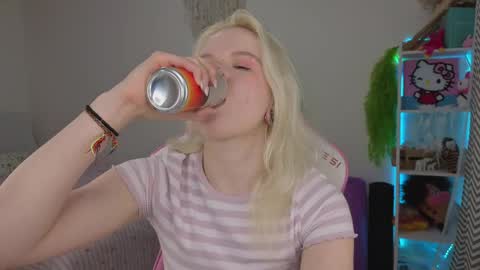 Mia online show from 04-21-26, 03:35